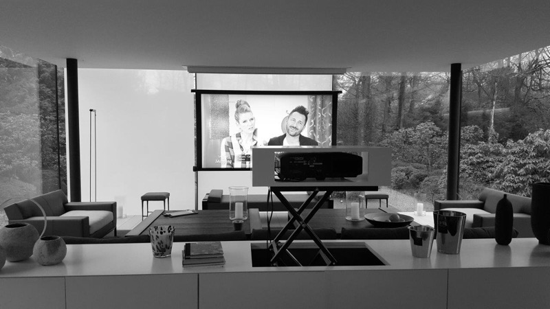 Screen innovation black et lift projector